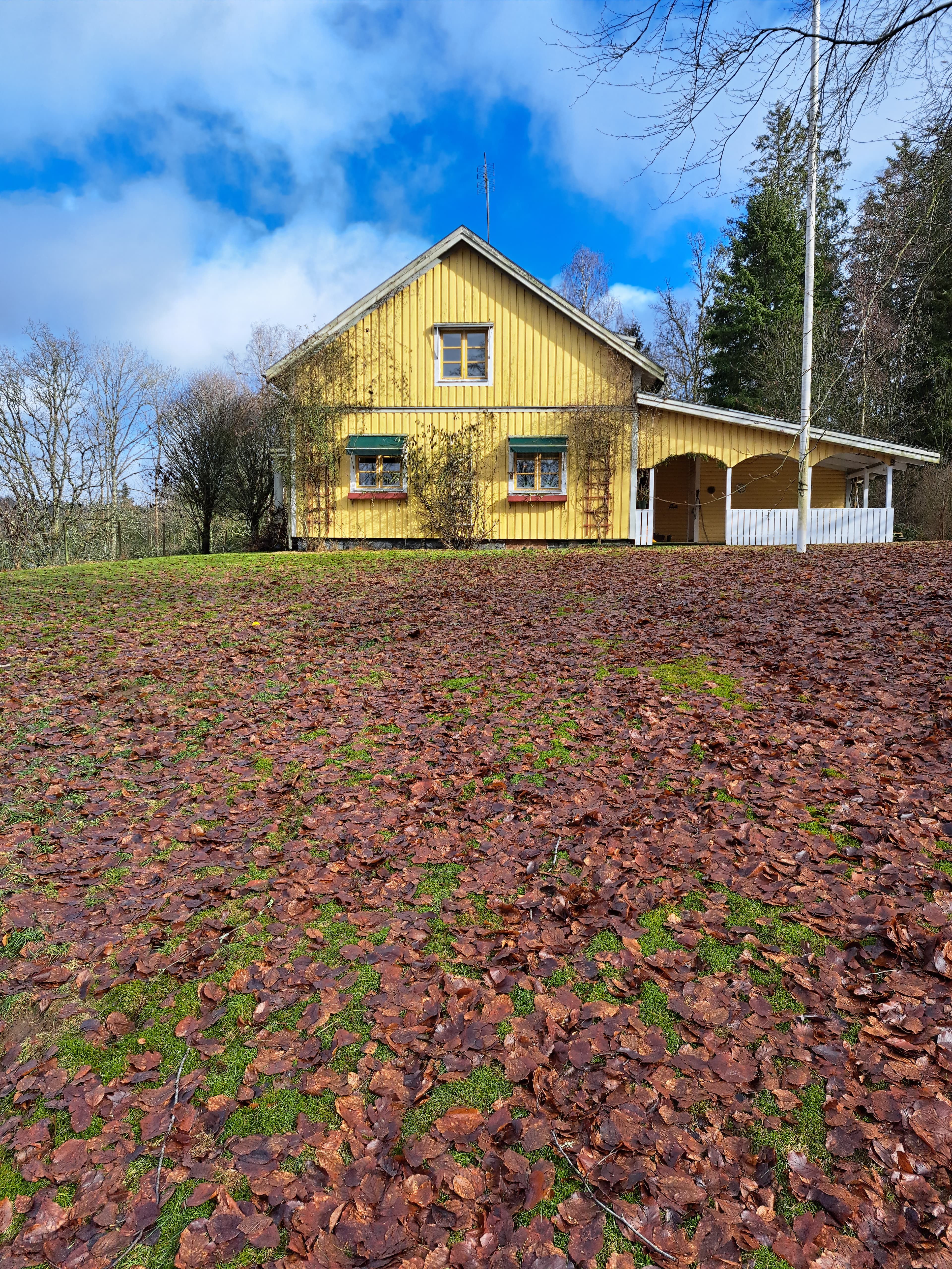 Liten gård - Hultgränd 9, 51796 Hultafors - Bild 1 av 8